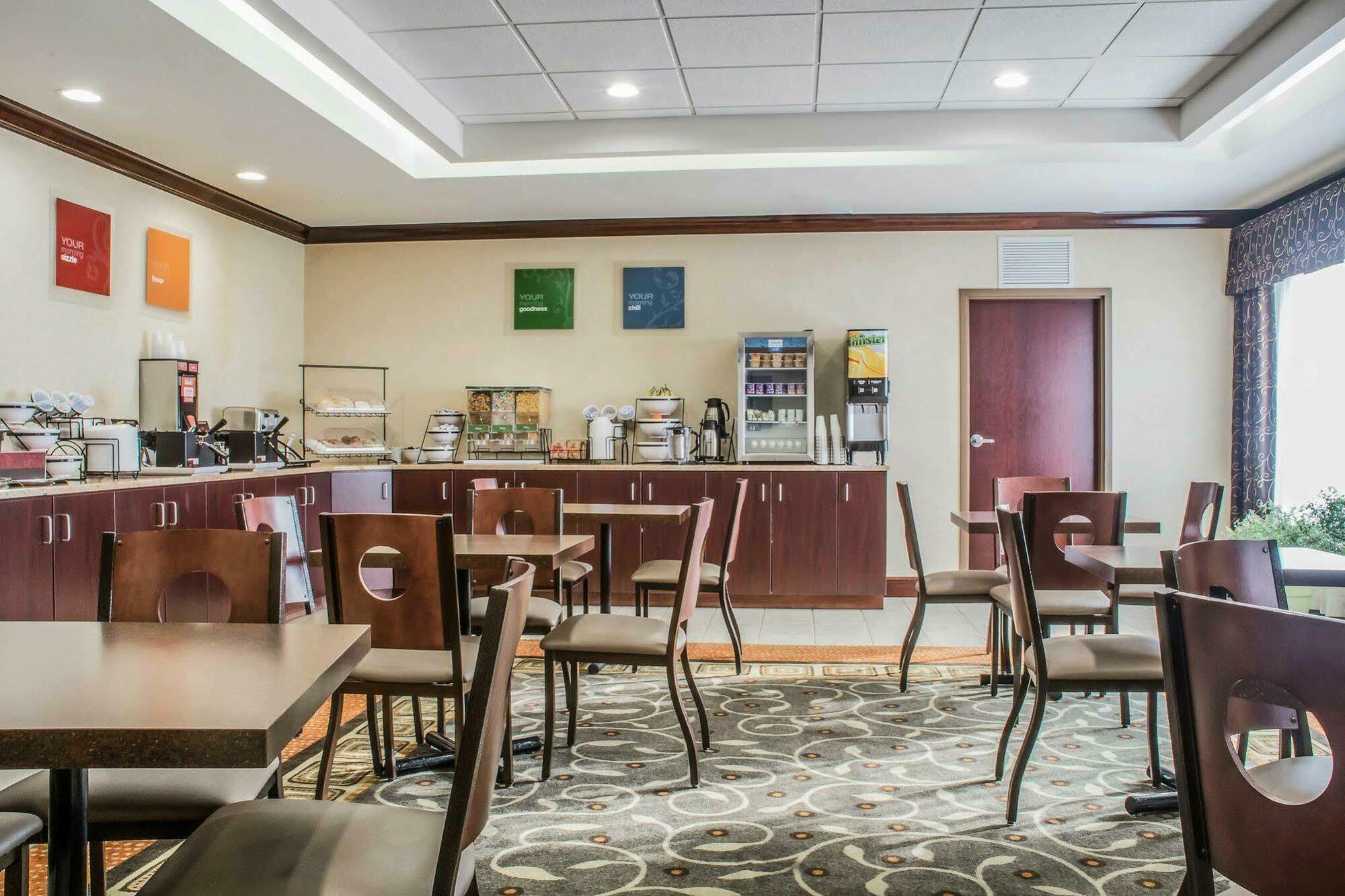 Comfort Inn & Suites Farmington - Victor מראה חיצוני תמונה